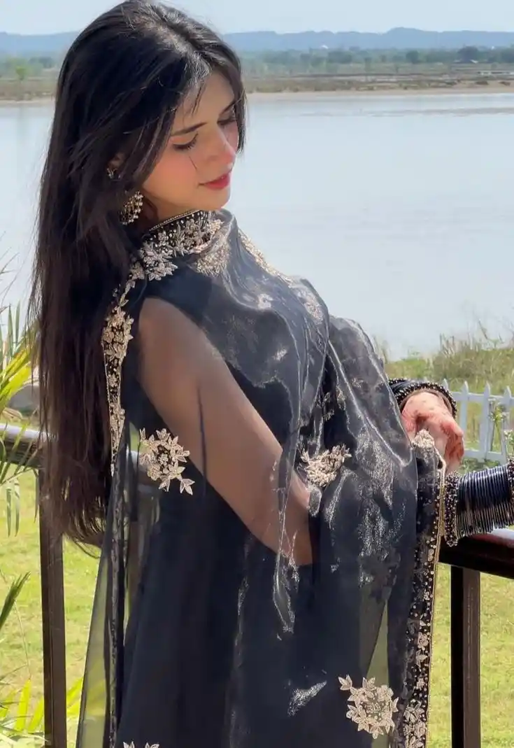beautiful-girls-dp beautiful-girls-dp