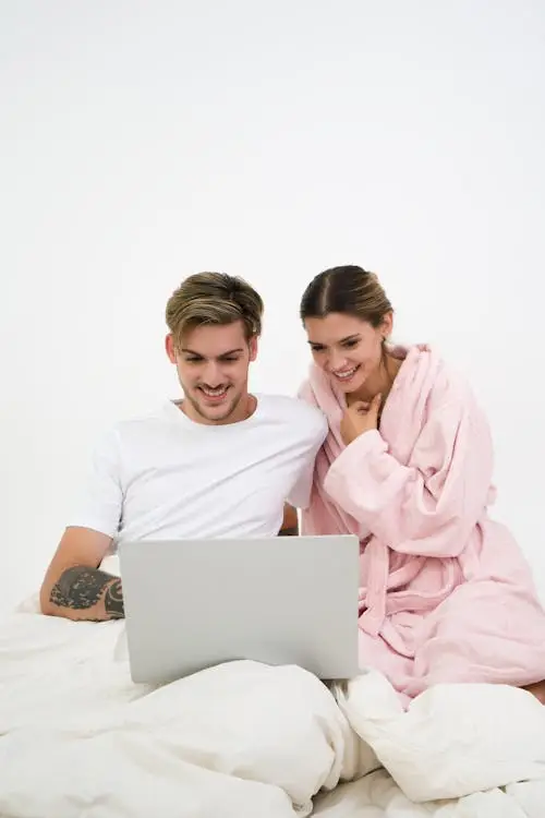 cute-couple-dp cute-couple-dp