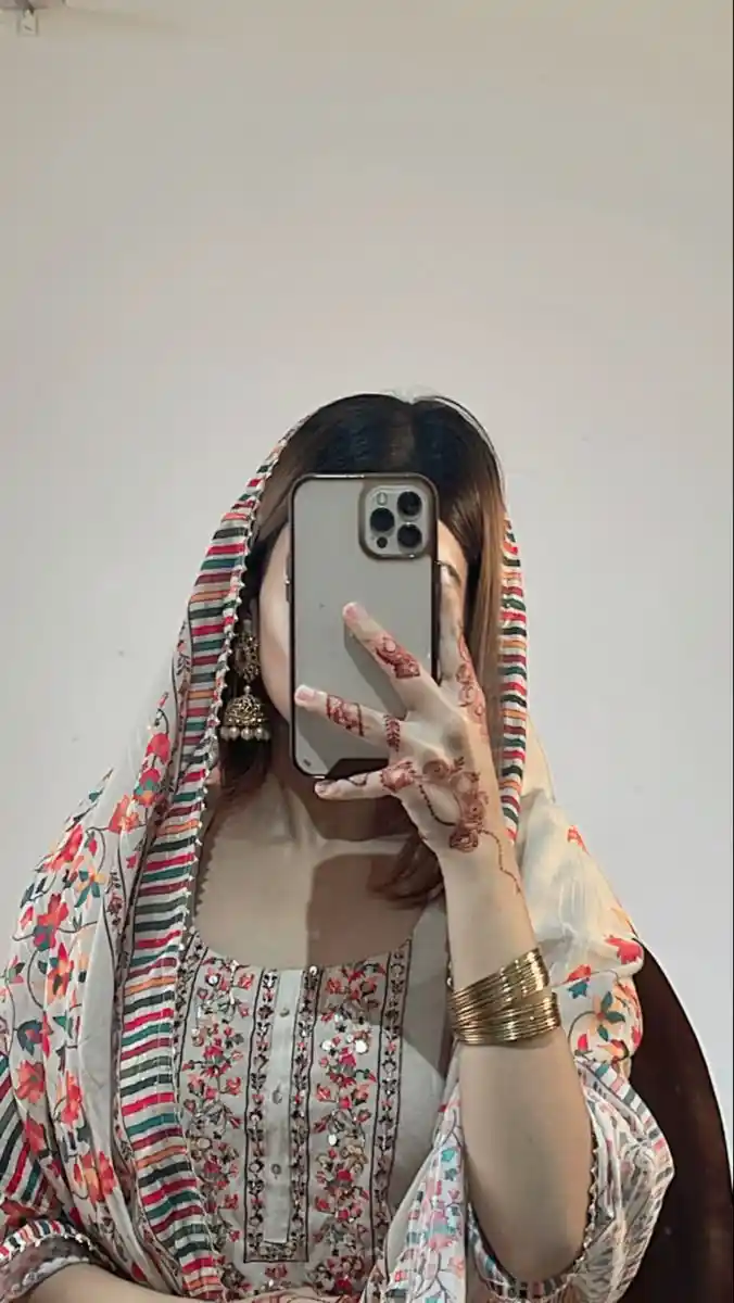 iphone-girls-dp iphone-girls-dp